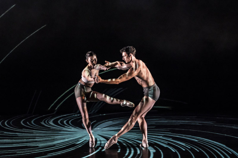 Tom Rogers and Yu Kurihara of Birmingham Royal Ballet in 'Lazuli Sky'