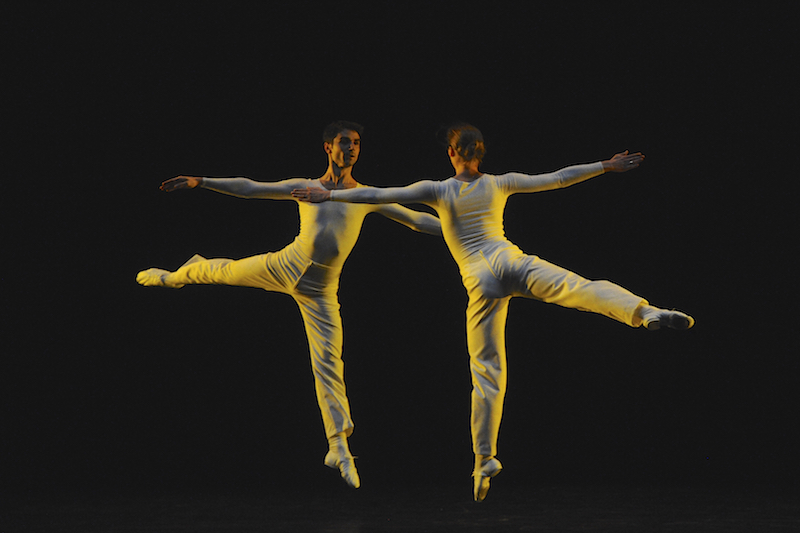 members of Lyon Opera Ballet in Lucinda Childs' Dance