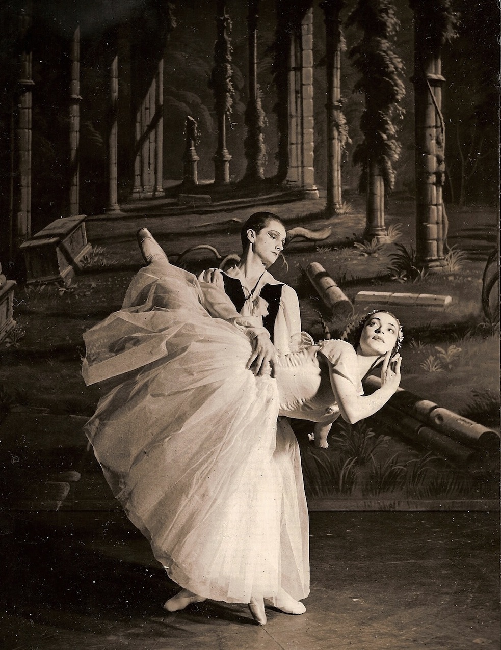 Henry Danton and Mona Inglesby in Les Sylphides