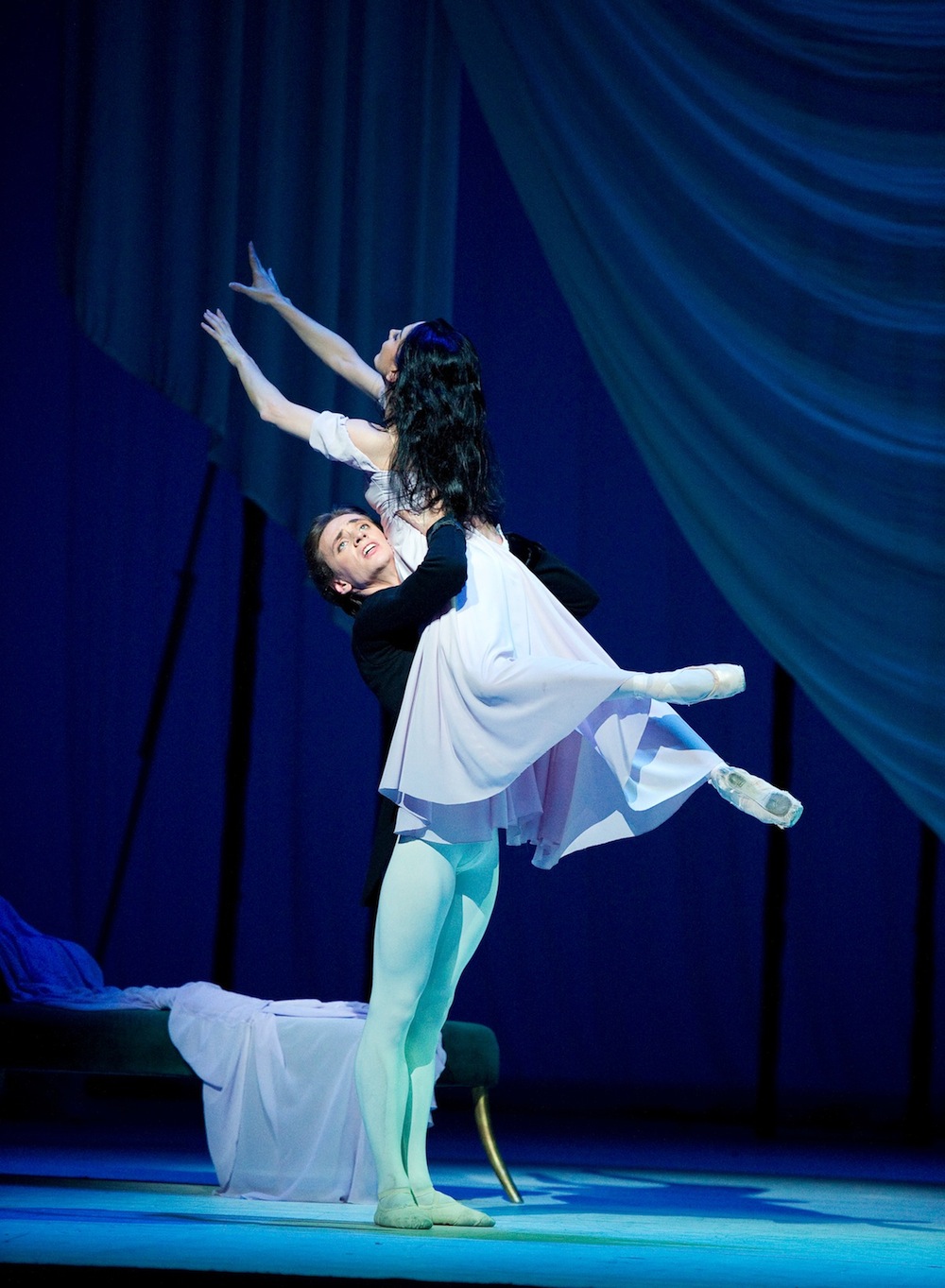 Marguerite & Armand, Rojo Polunin