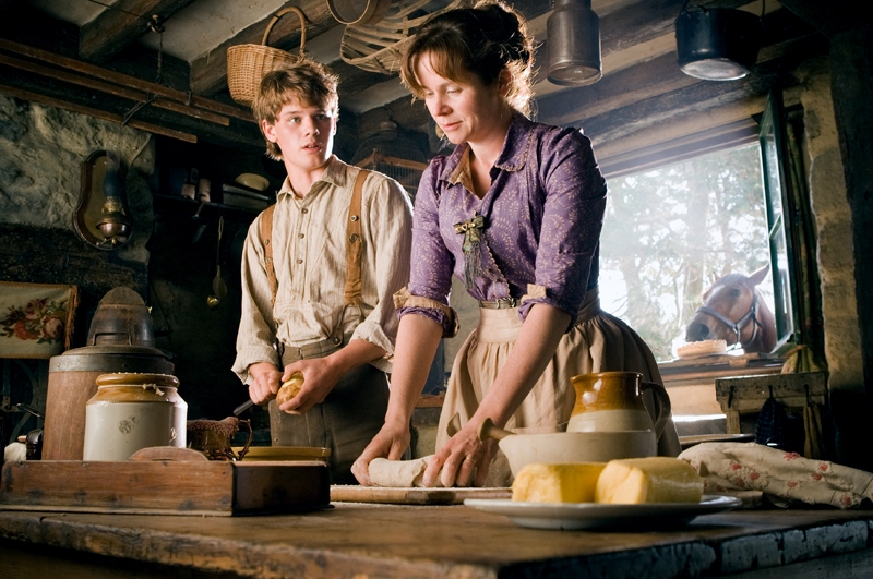 Jeremy Irvine and Emily Watson in War Horse