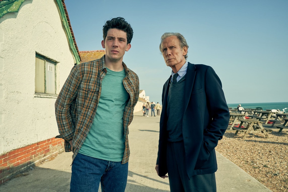 Jamie (Josh O'Connor) and Edward (Bill Nighy) in Hope Gap