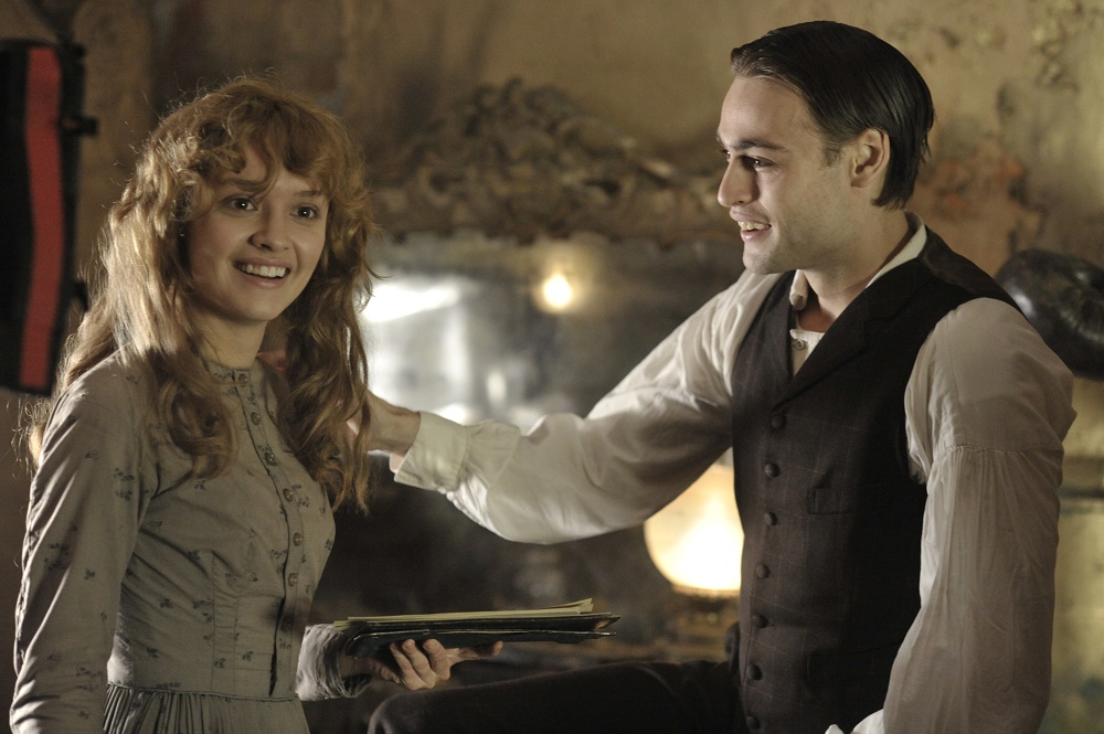 Olivia Cooke and Douglas Booth in The Limehouse Golem