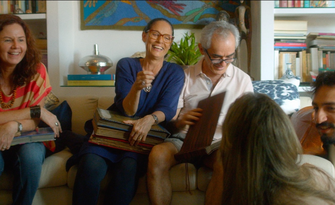 Aquarius, Sonia Braga with family