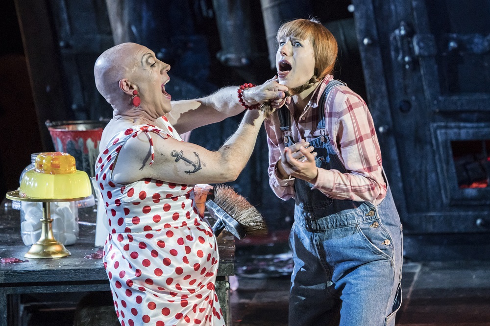 Alasdair Elliott and Susanna Hurrell in ENO Hansel and Gretel