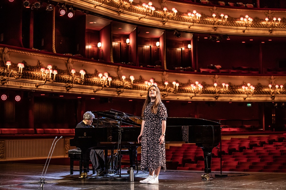 Louise Alder and Antonio Pappano in rehearsal