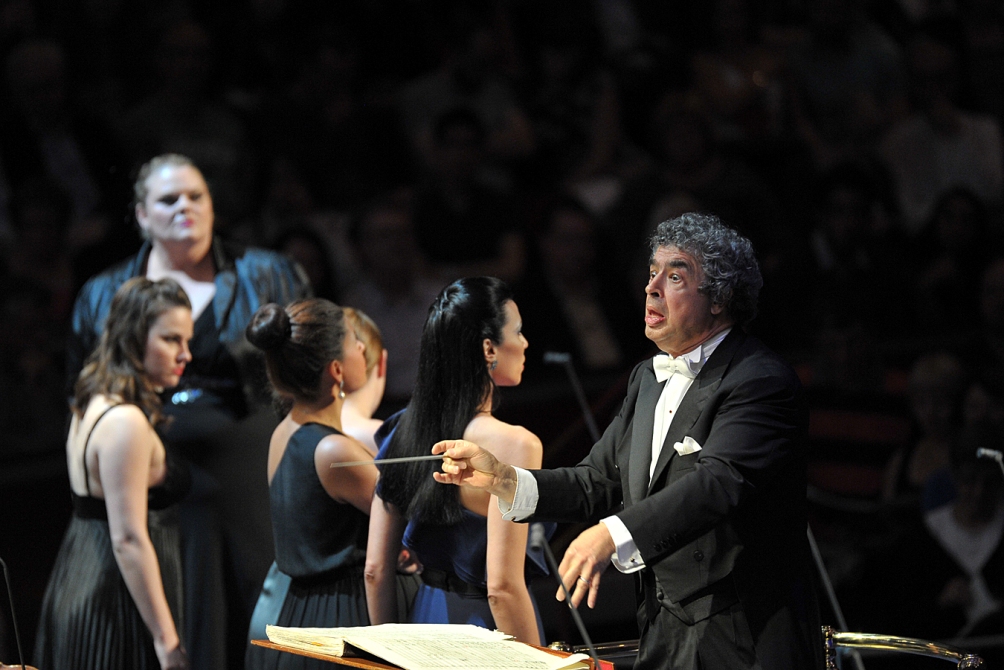 Bychkov conducting Elektra at the Proms