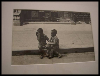 HELEN_LEVITTS_HARLEM_BOYS_clip_image002