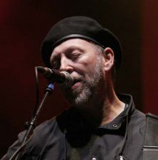 Richard_Thompson_-_Cropredy_2005_1