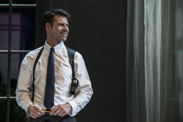 Lloyd Owen as Frank Farmer at the Adelphi Theatre