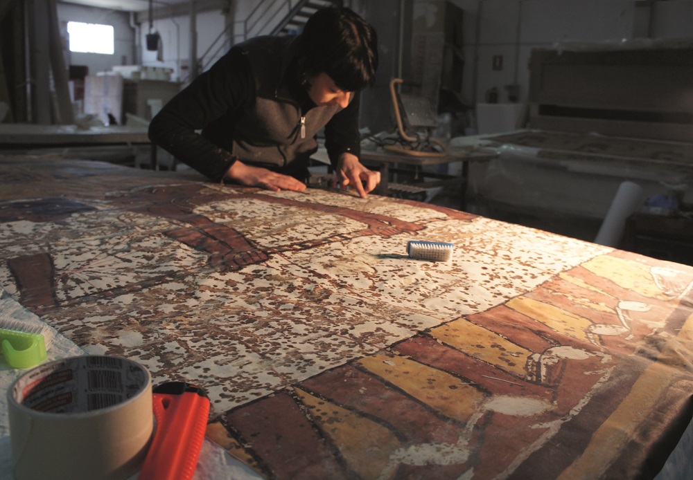 Ania Martin from Factum Arte fixing the skin on the Tutankhamun facsimile. The skin is repositioned until all details in the printing correspond to the underlying surface Photo: © Factum Arte