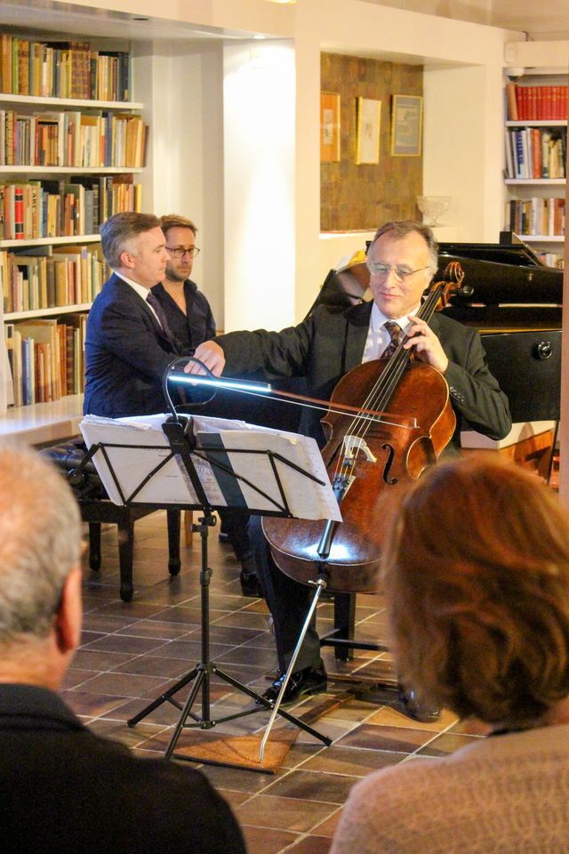 Wallfisch in the Red House