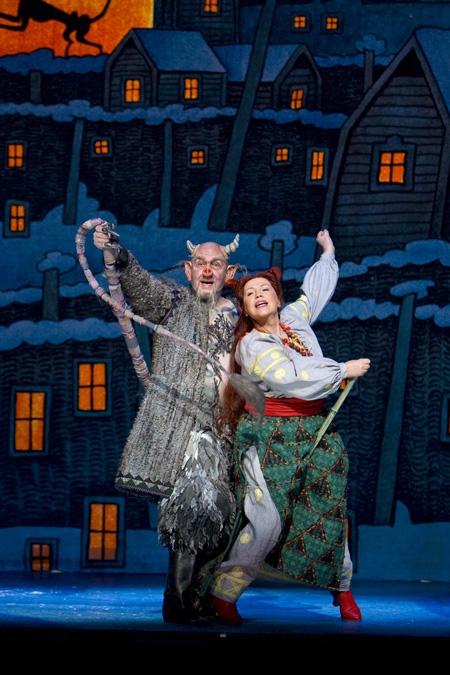 Larissa Diadkova (Solokha) and Maxim Mikhailov (the Devil) in The Tsarina's Slippers