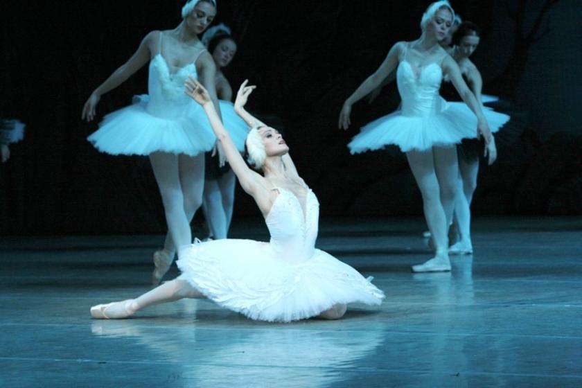 Uliana Lopatkina in the Mariinsky's 'Swan Lake'