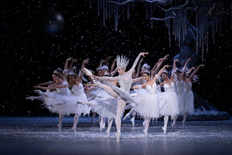 Anna Nevzorova as the Ice Queen with dancers of ENB