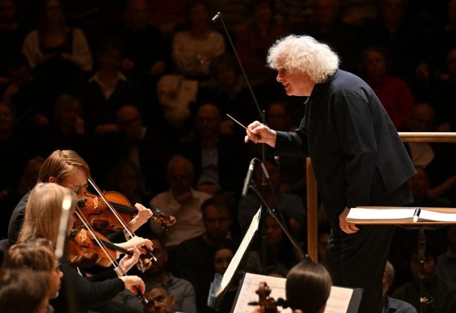 Simon Rattle conducting the LSO in Falla