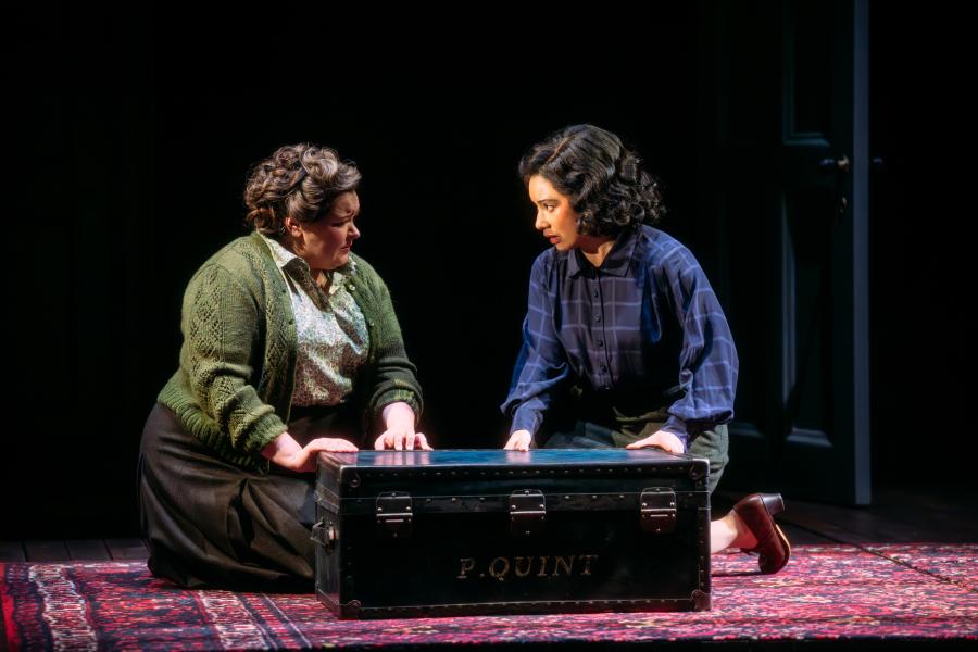 Claire Bennett-Jones, Isabelle Peters