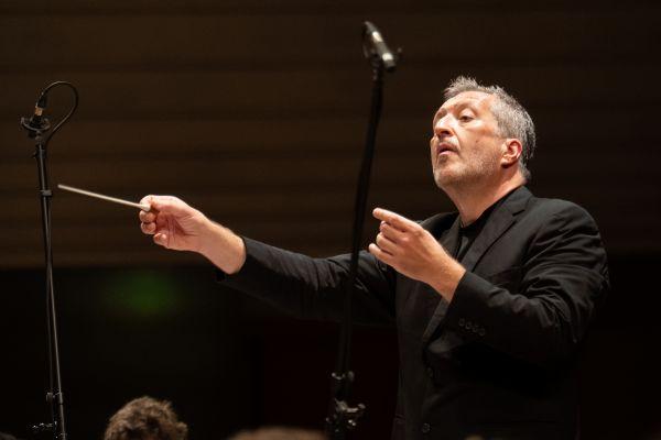 Thomas Ades conducts the Halle 26 April 2026 credit_Sharyn_Bellemakers_The_Halle