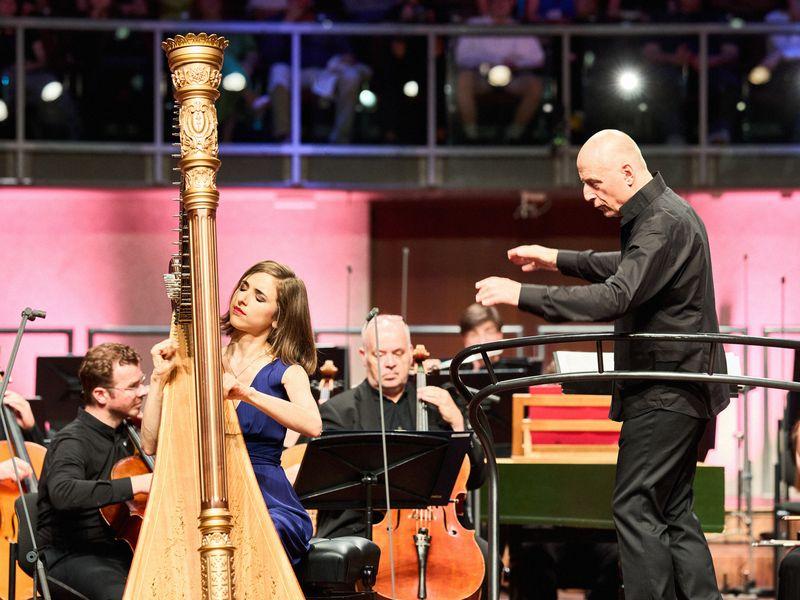 Annaelle Tourret and Paavo Jarvi in Handel's Harp Concerto