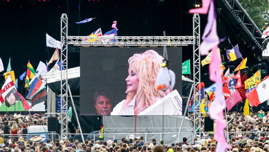 Dolly at Glastonbury appearing on a huge screen