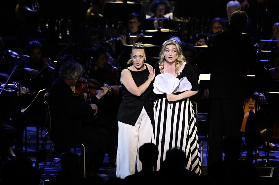 Jennifer Davis, Rachel Wilson